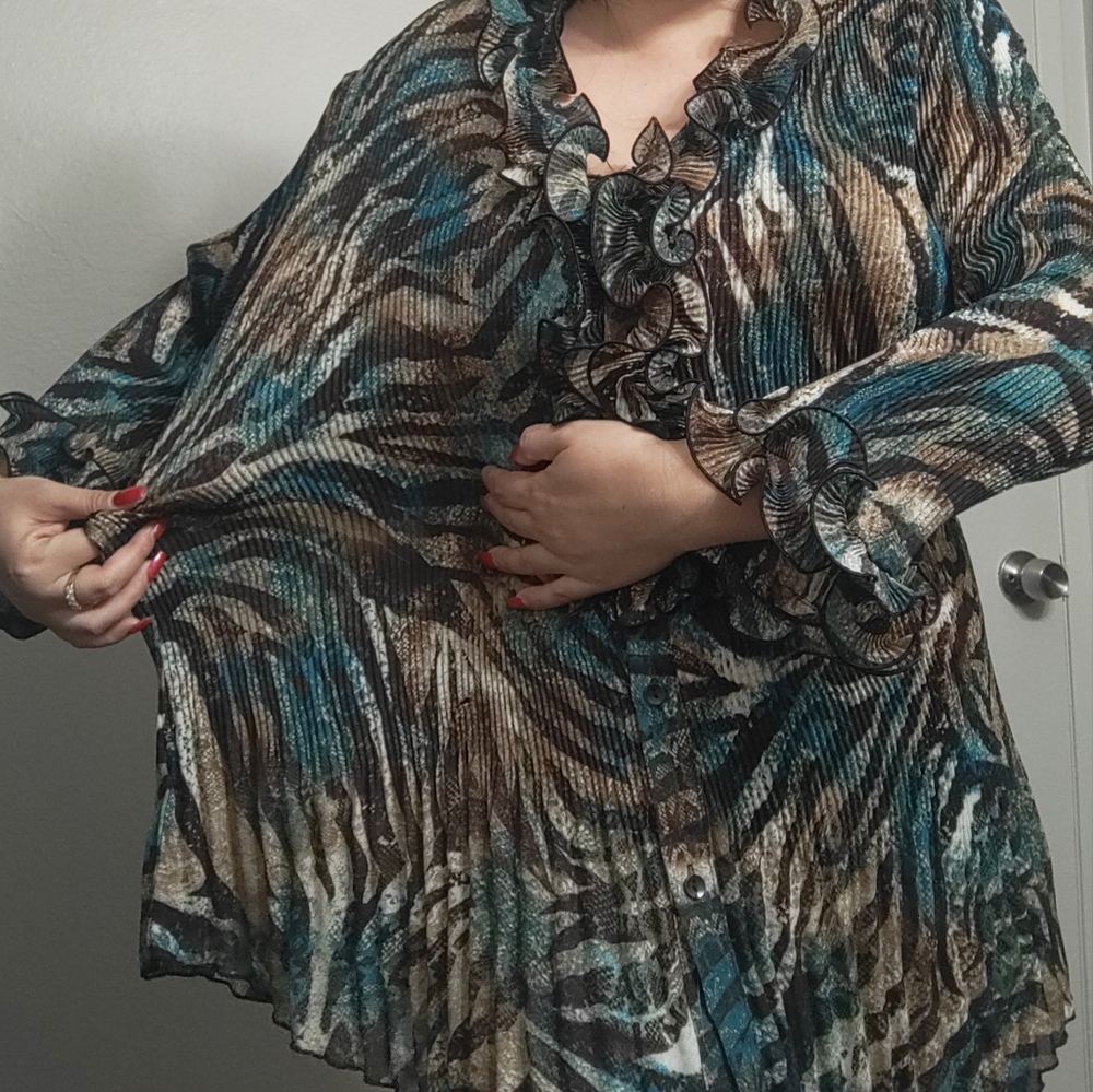 Scallop Ruffled  Top - Picture 5 of 8